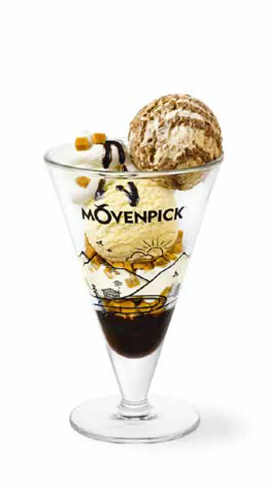 Coupe glacée La Glouton — macadamia, fleur de lait et liqueur de caramel, glacier de Chaudes-Aigues