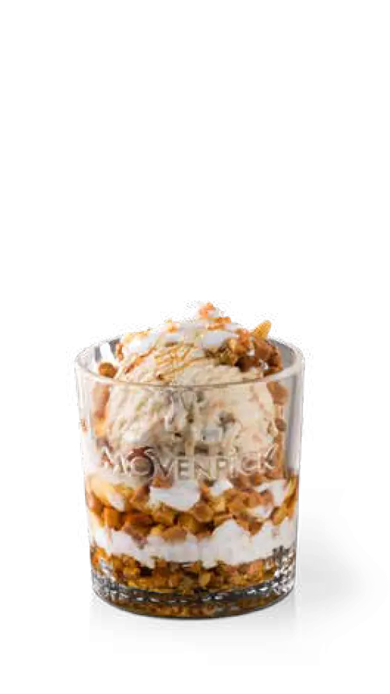 Coupe glacée Yummy — vanille, noix de pécan, chantilly et caramel, glacier de Chaudes-Aigues